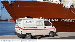 Detalle de la ambulancia antes de su flete en el puerto de Sagunto (Valencia).